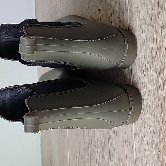 Chelsea Rain Boots, green, size 7 - Picture 6 of 10